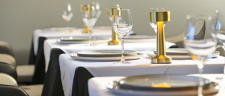 高級レストランのコース料理が1名無料に